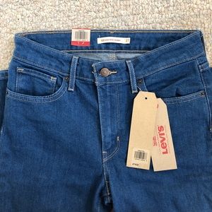 NWT Levi’s 721 High Rise Skinny Jeans Medium Wash